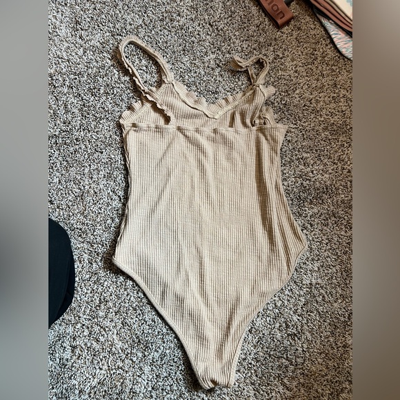 POL Tan Ribbed Bodysuit - Picture 3 of 3